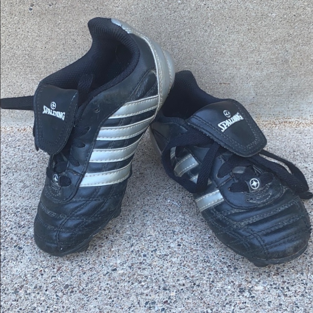Kids Spalding soccer cleats - Size 12